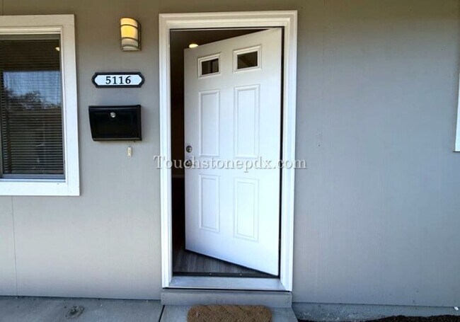 Foto del edificio - 5116 SE Mitchell St