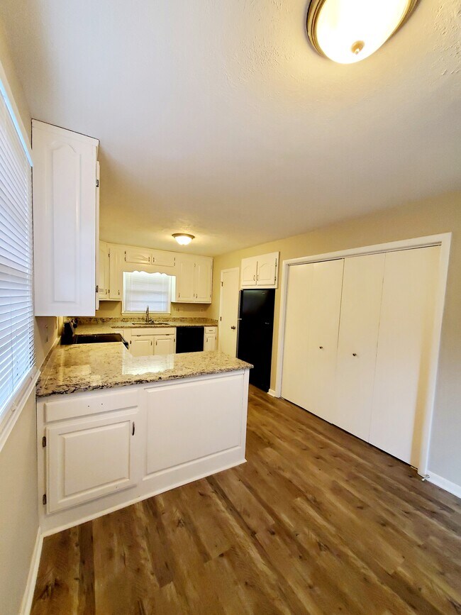 Foto del edificio - 1576 Hobbs Island Rd SE