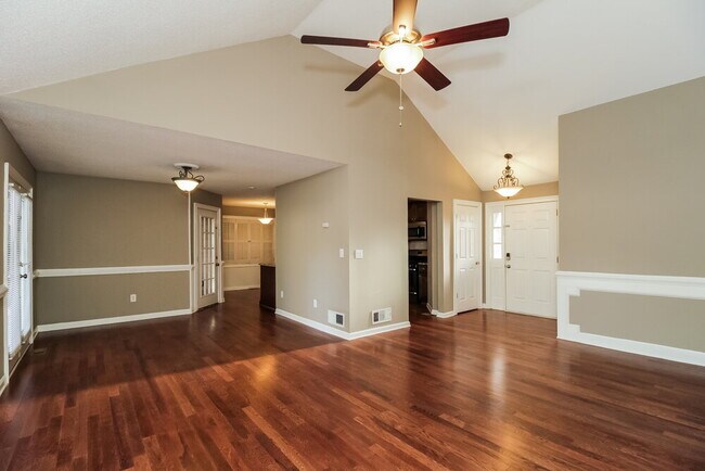 Foto del edificio - 2684 Candler Dr