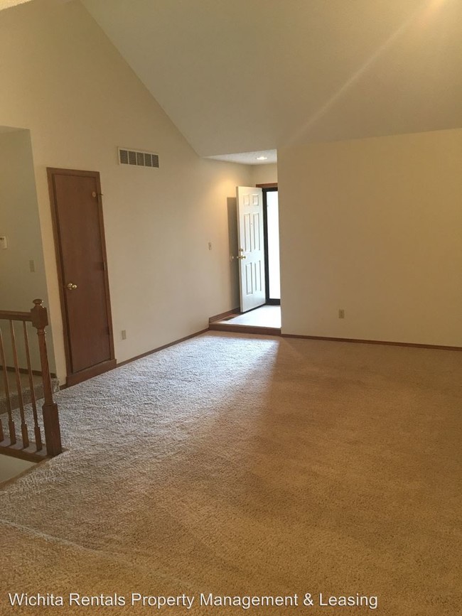 Building Photo - 3011 N Longfellow Ct