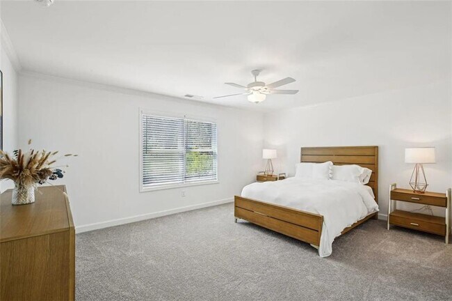 Building Photo - 4020 Hillmont Ln