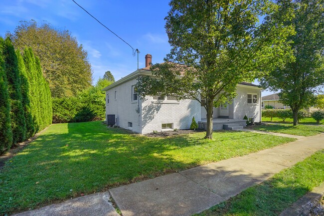 Building Photo - 66 Saylor St