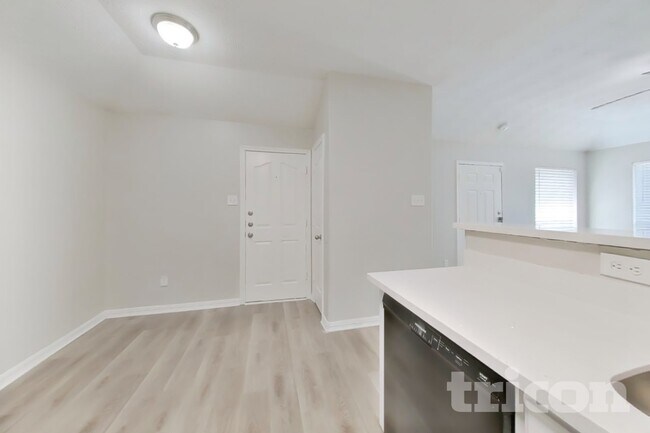 Foto del edificio - 24307 Hard Wood Dr