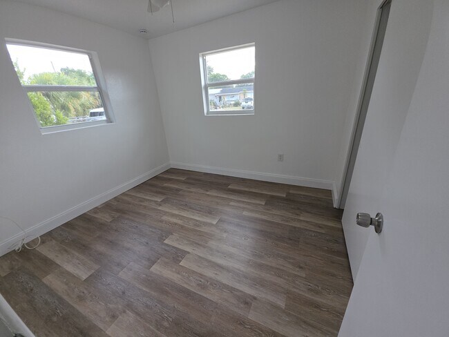 Foto del edificio - 1044 W Highland Dr