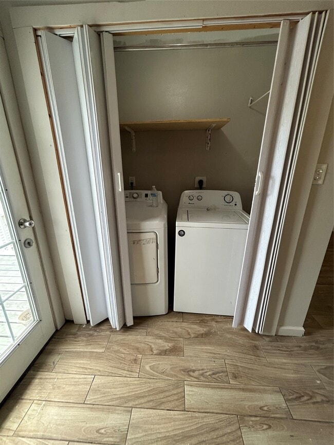 Building Photo - 502 Ave F