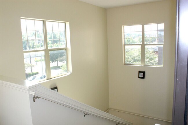 Building Photo - 1715 N College Ave