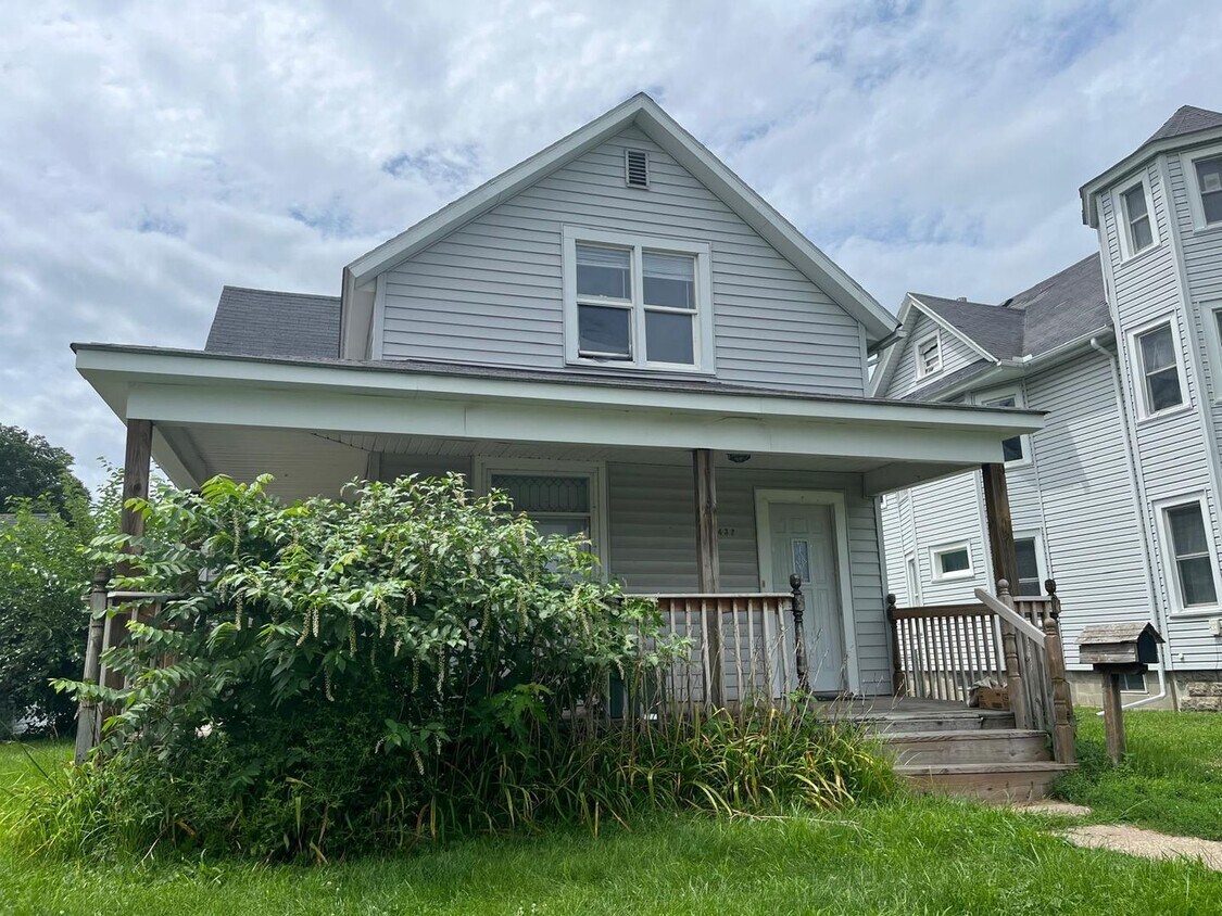 Foto principal - 2 bedroom single family home