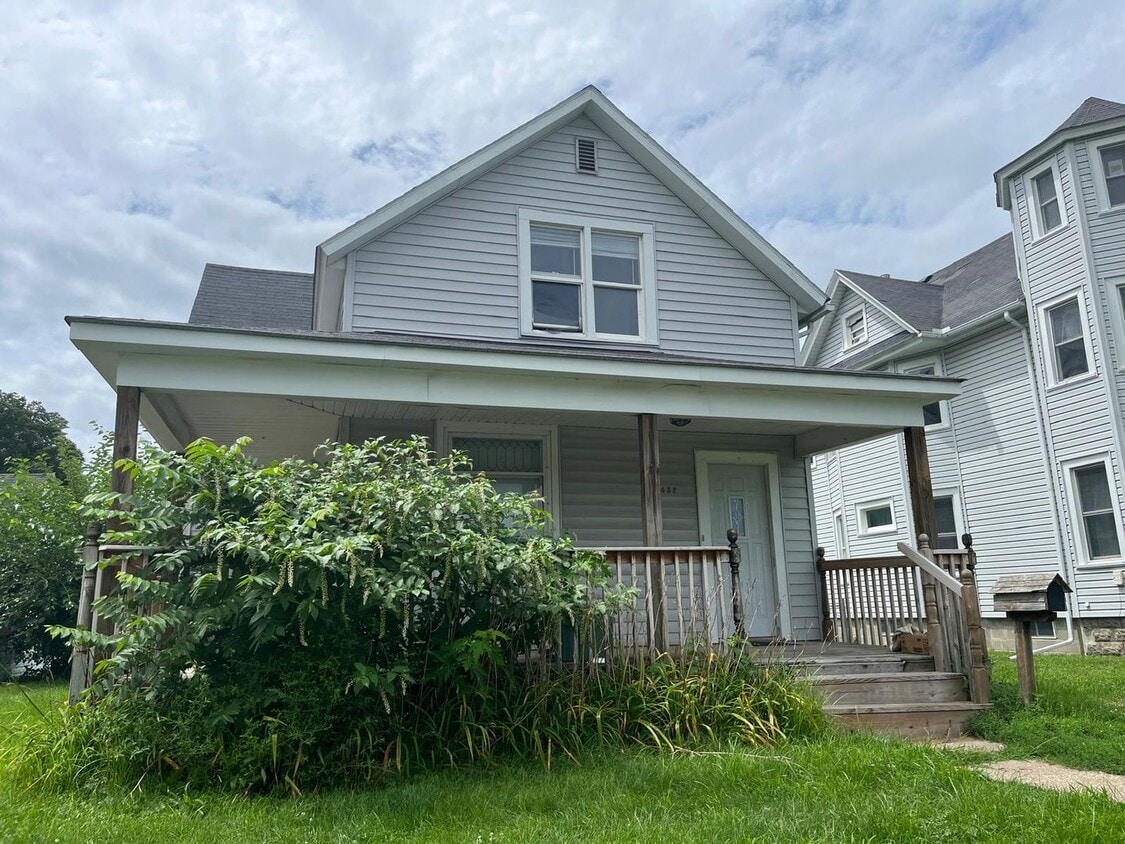 Primary Photo - 2 bedroom single family home