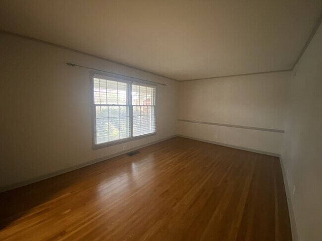 Foto del edificio - 5742 S Urbana Ave