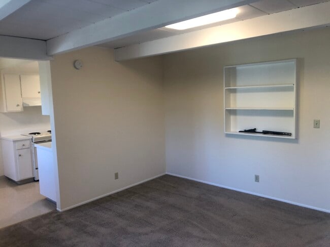 Building Photo - 225 Lometa Ave