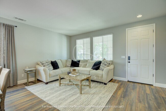 Building Photo - Lincoln Crossing, 4 bedroom 2.5 bath