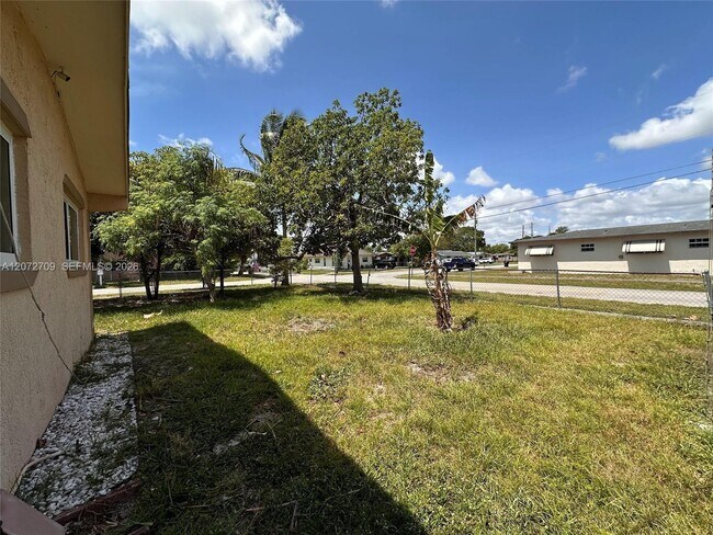 Foto del edificio - 17150 NE 4th Pl