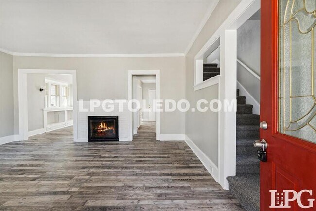 Building Photo - 4117 Thornton Ave