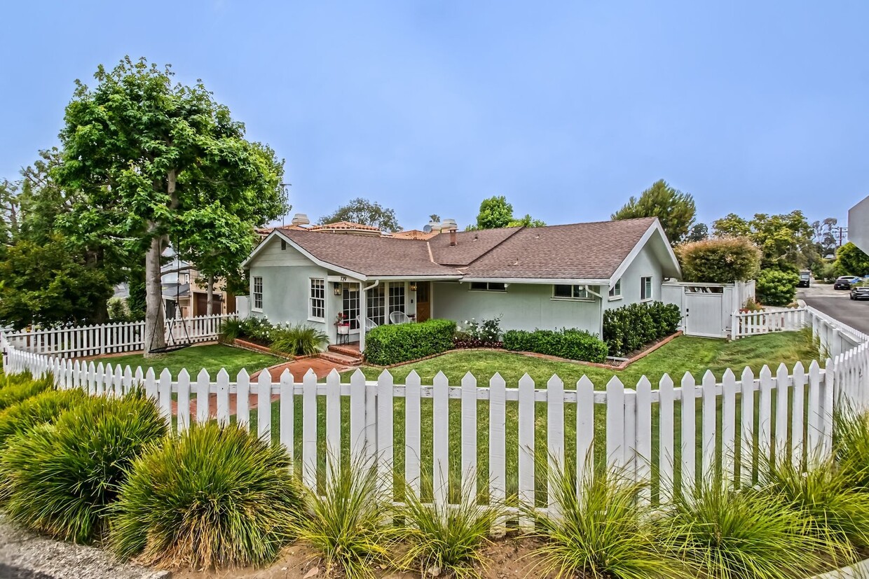 Primary Photo - BEAUTIFULLY REMODELED (FURNISHED), 3BR3BA ...