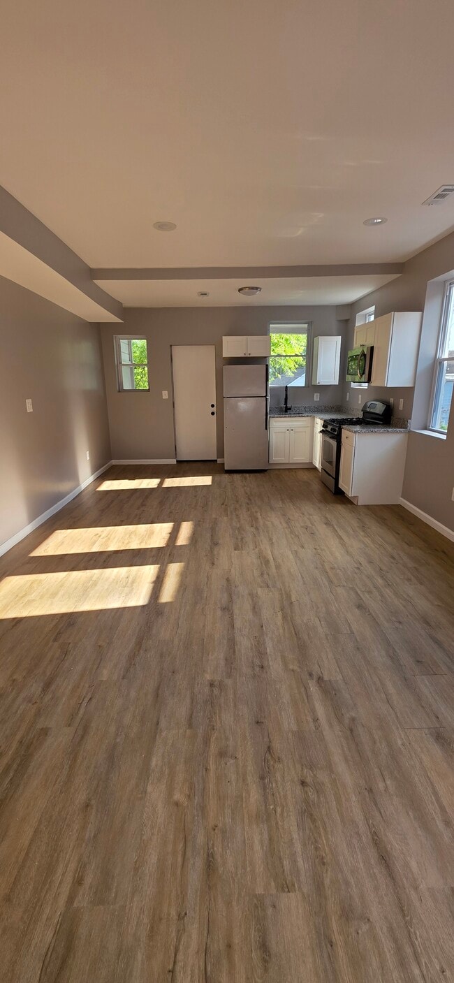 Building Photo - 629 Dumbarton Ave