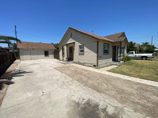 Building Photo - Charming 2 bedroom Reedley home for rent!