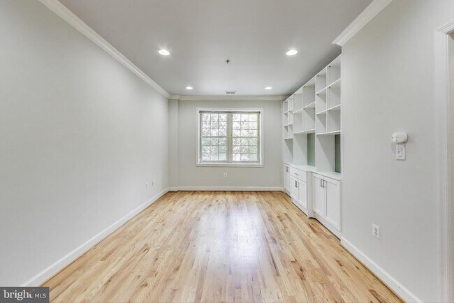 Foto del edificio - 430 Irving St NW