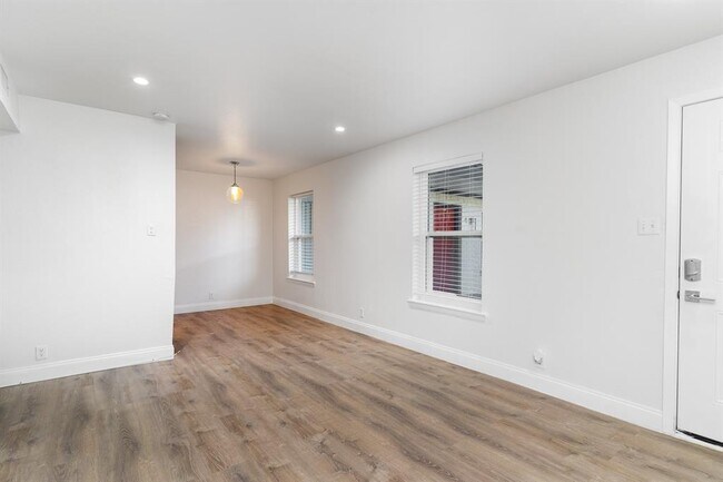 Foto del edificio - 5708 Hudson St