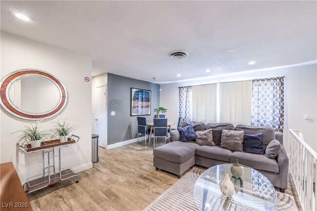 Building Photo - 1553 Dorothy Ave