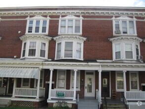 Building Photo - 920 W King St