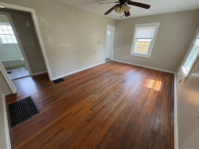 Building Photo - 1028 E 19th Ave