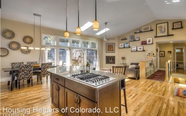 Foto del edificio - 5 br, 3 bath House - 1320 Oak Ct