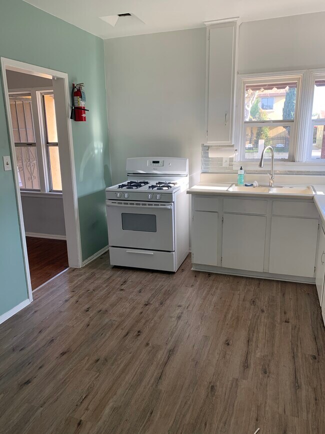 Kitchen - 3723 W 111th St