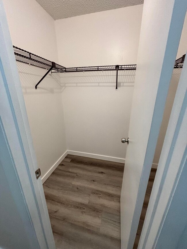 Building Photo - 2701 Riverside Dr