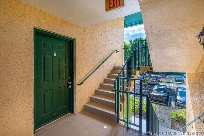 Foto del edificio - 1743 Village Blvd
