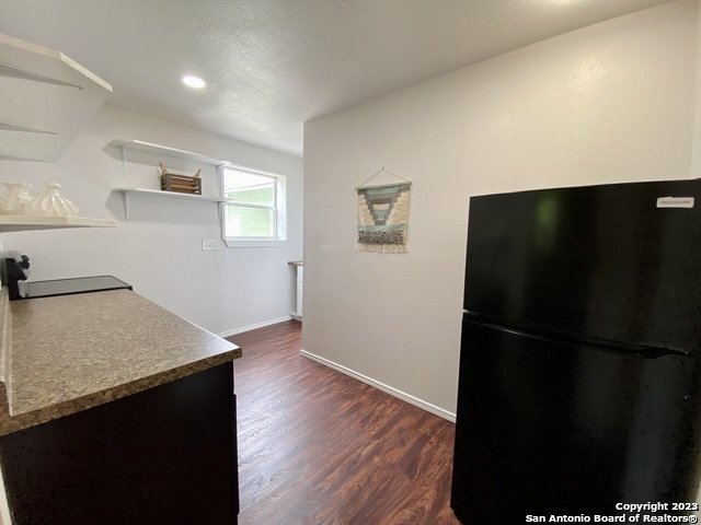 Building Photo - Dignowity 2 Bedroom Detached Casita with P...