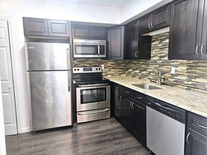 Building Photo - 26 Beacon St