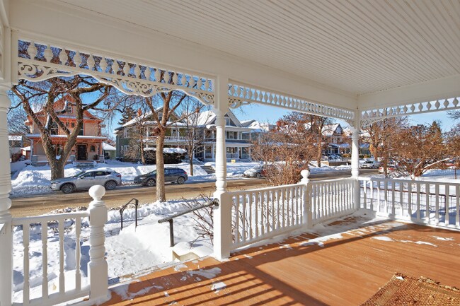 Foto del edificio - 2633 Colfax Ave South