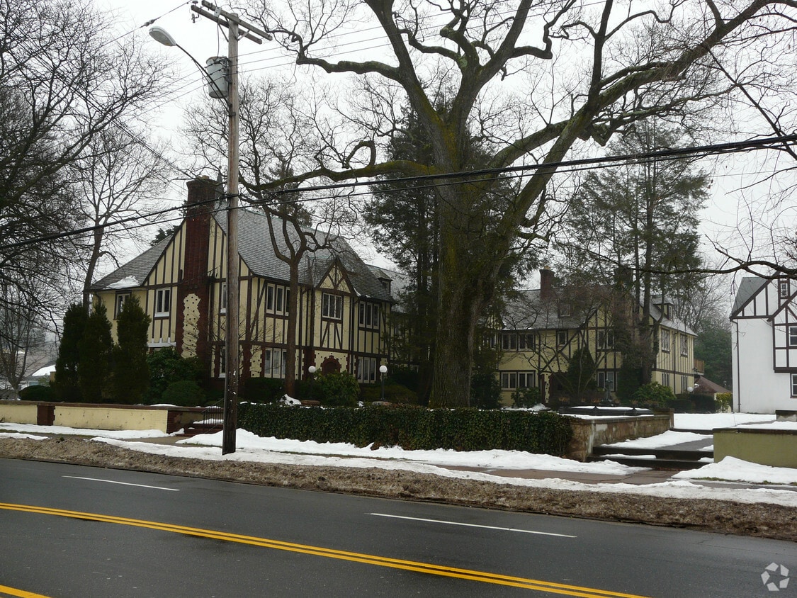 Primary Photo - 623 Whitney Ave