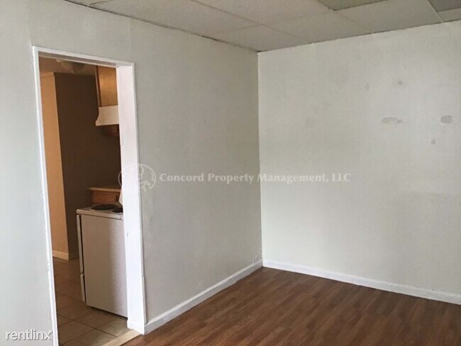 Building Photo - 1 br, 1 bath Apartment - 3031 Hamilton Ave