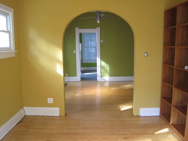 Building Photo - 2108 N Whipple St