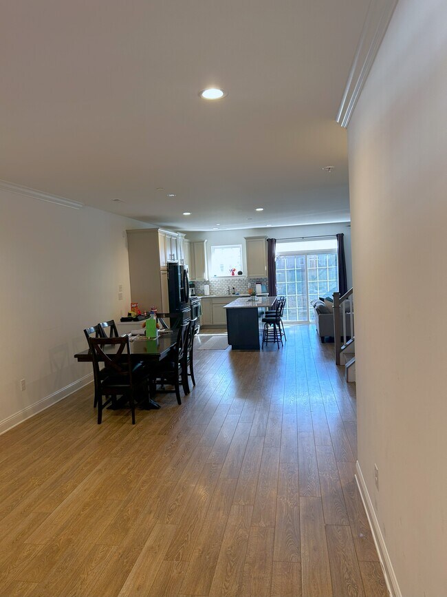 Building Photo - 16760 River View Cir