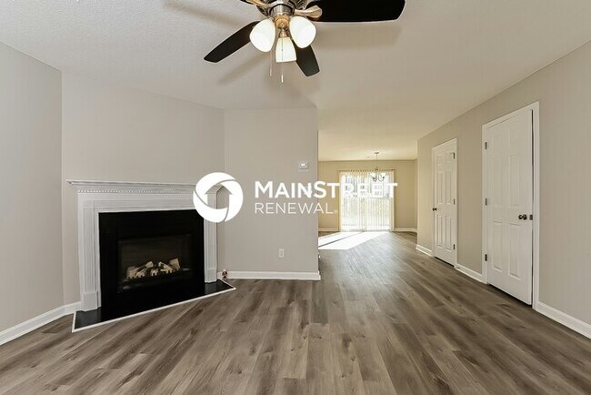 Building Photo - 3 Bedroom Pet-Friendly Home in ELLENWOOD, ...