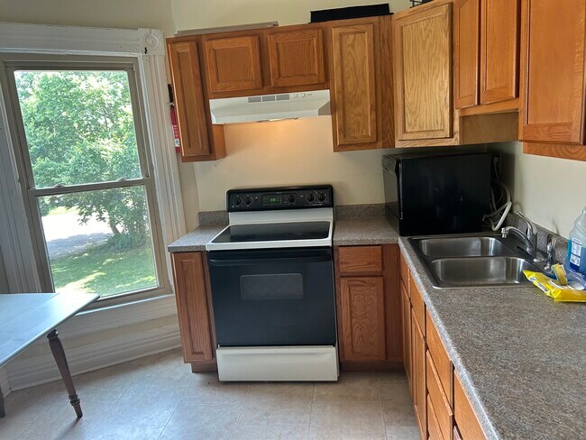 Kitchen - 257 Yankee Rd