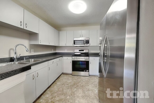 Building Photo - 2313 Pleasure Run Dr