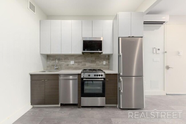 Building Photo - NEW 1 BED in Cobble Hill with Amenities!