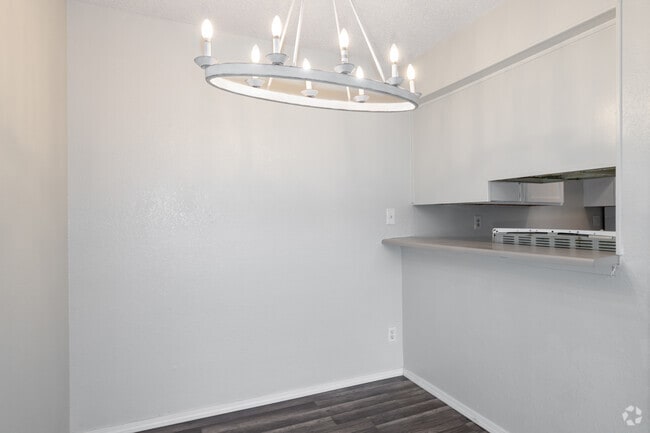 2BR, 1BA - 870SF - Dining Room - Paseo Park Apartments