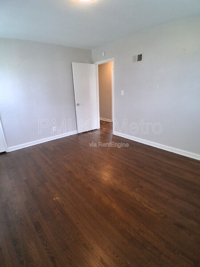 Foto del edificio - 9548 Charlotte St