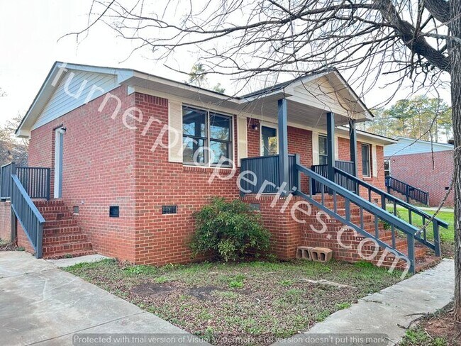 Building Photo - 1715 Academy St Newberry, SC 29108
