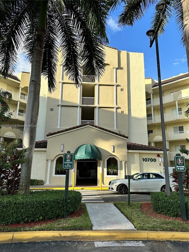 Foto del edificio - 10700 NW 66th St