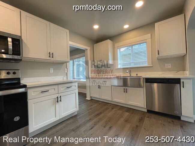 Building Photo - 4 br, 2 bath House - 4520 E C St - A