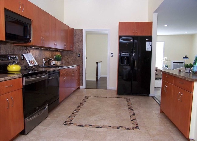 Building Photo - 63 Howell Dr