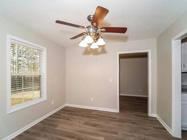 Building Photo - 107 Sioux Trce