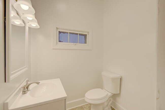 Building Photo - 5057 George Washington Memorial Hwy