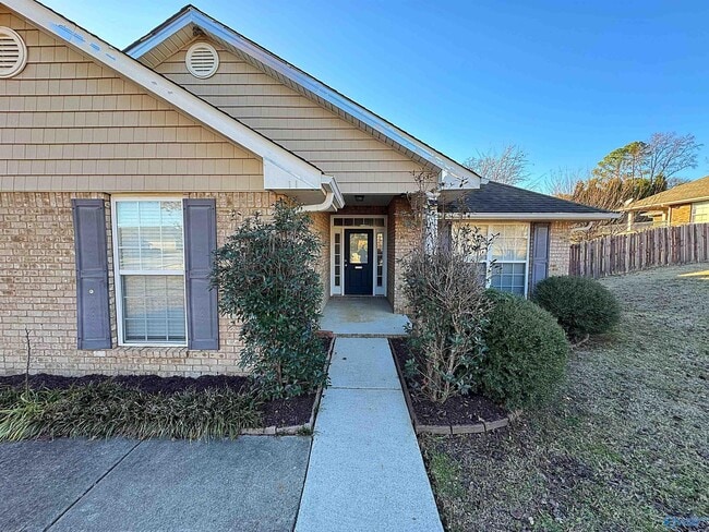 Building Photo - 101 Forest Glade Dr