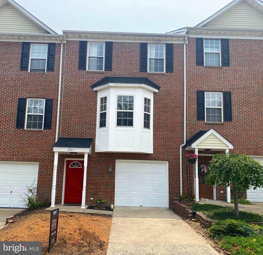 Foto principal - 205 Shaw Ct